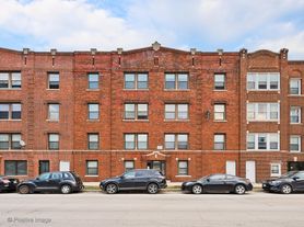 3243 N Damen Ave, Chicago, IL