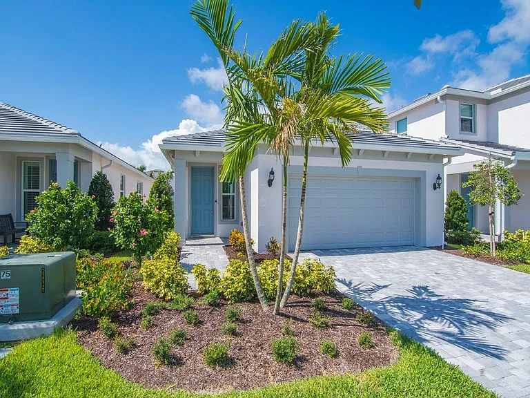 4501 Nautilus Cir — Photo 1