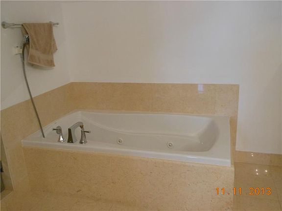 5th image of 19900 E Country Club Dr APT 1509