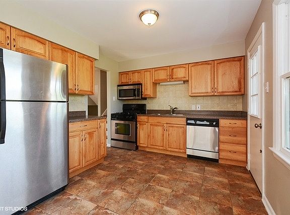 4th image of 22452 Lakeshore Dr