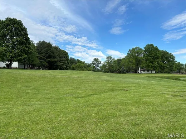 139 Savannah Ct, Glen Carbon, IL 62034