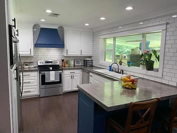 3rd image of 12394 Bluebird Ln