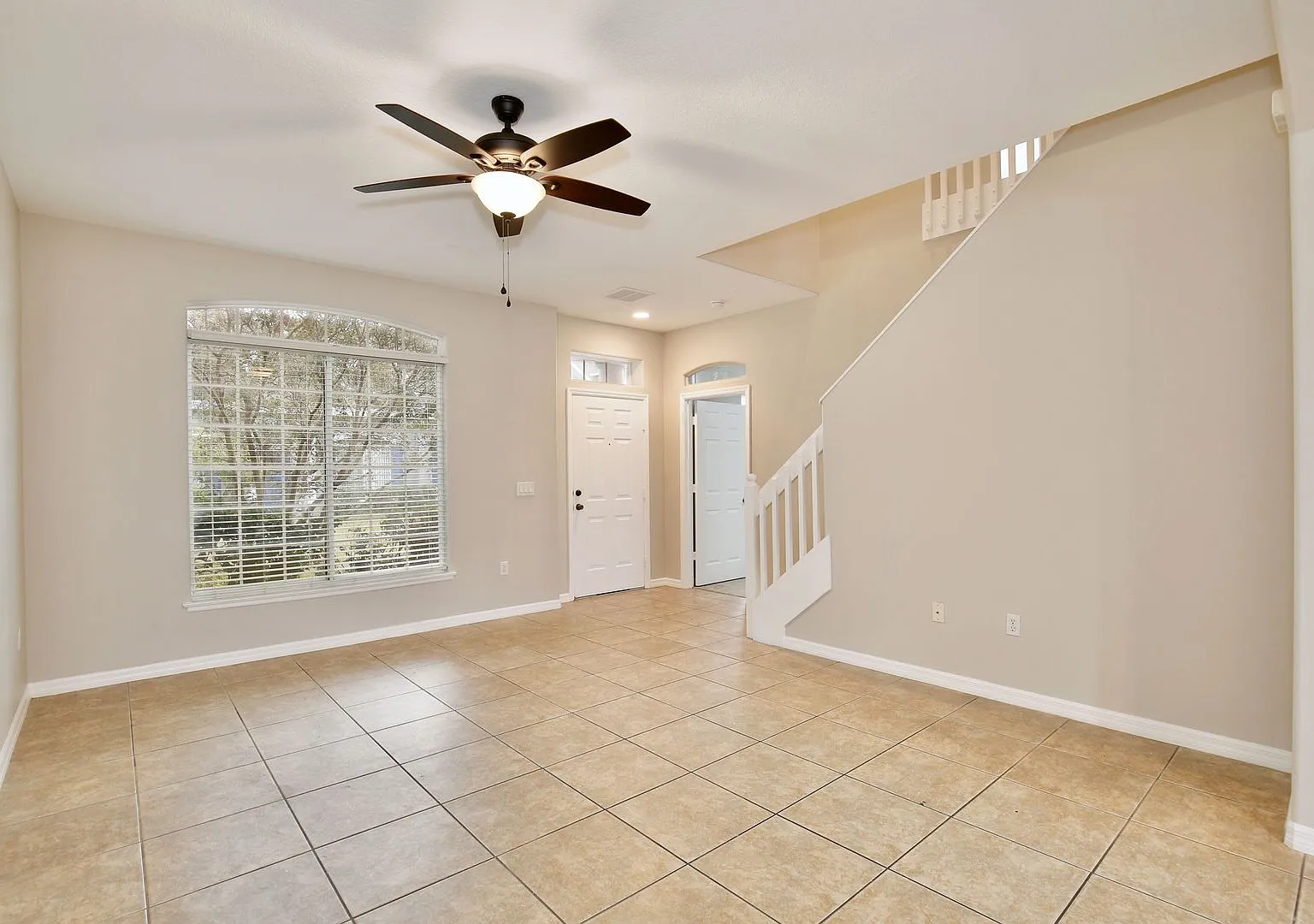 Charming 3/2.5 Spacious Townhome with a 2 Car Garage in the Gated Community of Island Walk at Mea... — Photo 3