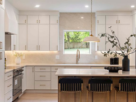 2nd image of 5 Haven Ln