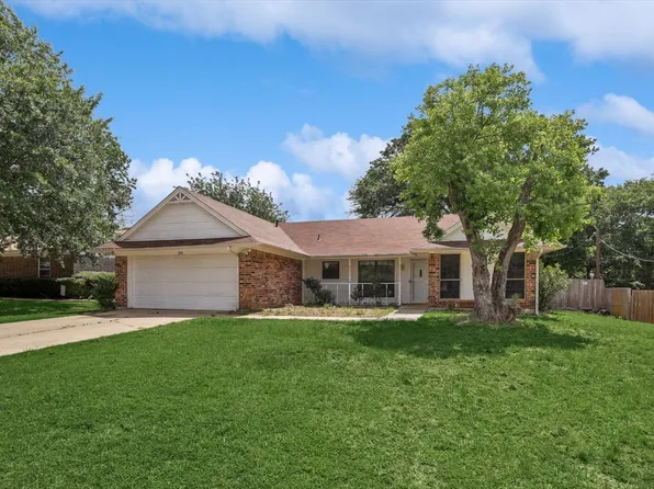 241 Lilac Ln, Azle, TX 76020
