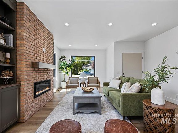 5th image of 107 W 3rd St