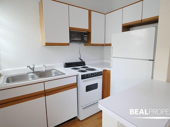 5th image of 635 W Barry Ave APT 402