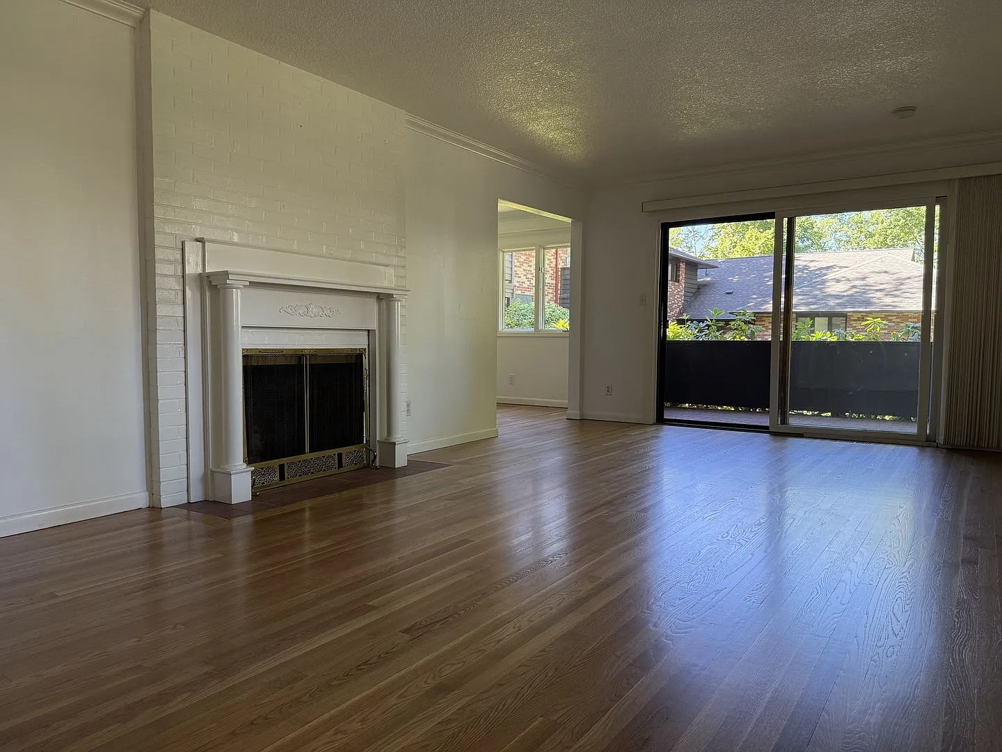 Portland Heights Condos - 2 bed/2 bath unit on quiet tree lined street/1 garage parking space inc... — Photo 2