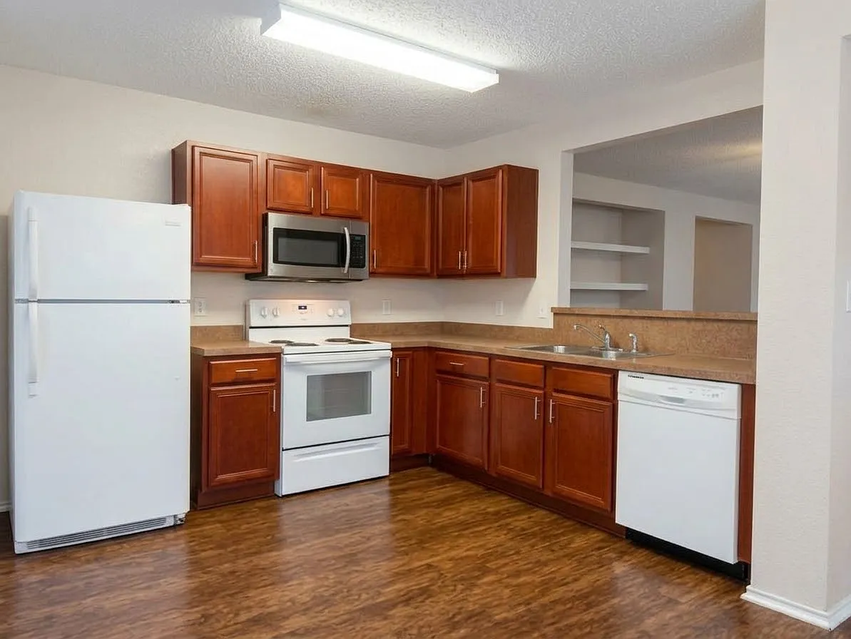 4 bed, 1872 sqft, $2,295 — Photo 2