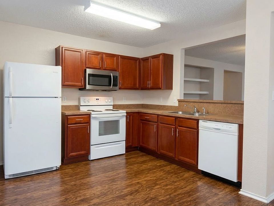 2nd image of 7977 Meadow View Trl