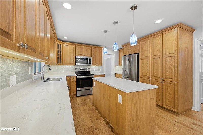 4th image of 23 Revere Road