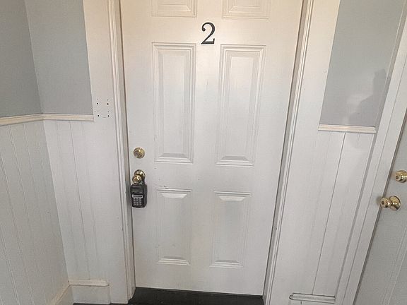 4th image of 118 E New St APT 2