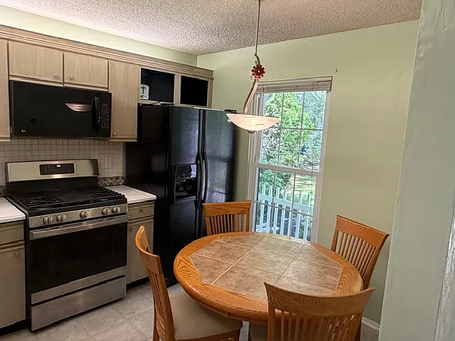 171 Federal Rd — Photo 4