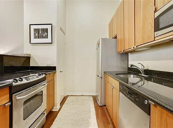5th image of 330 Julia St APT 304