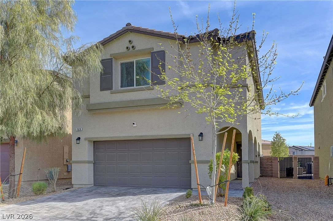 4 bed, 2.5 bath, 1876 sqft, $2,299 — Photo 2