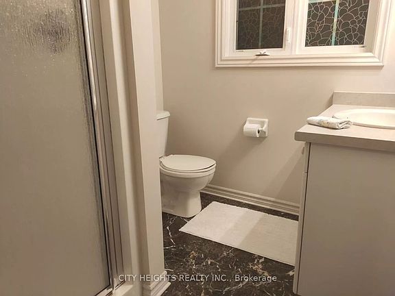 5th image of 1058 Lexington Cir