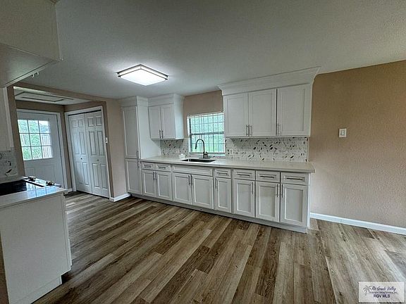 5th image of 423 N Eye St