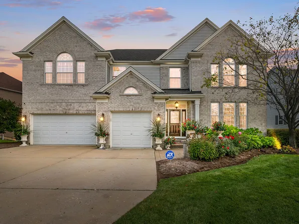 865 Sterling Heights Dr, Antioch, IL 60002