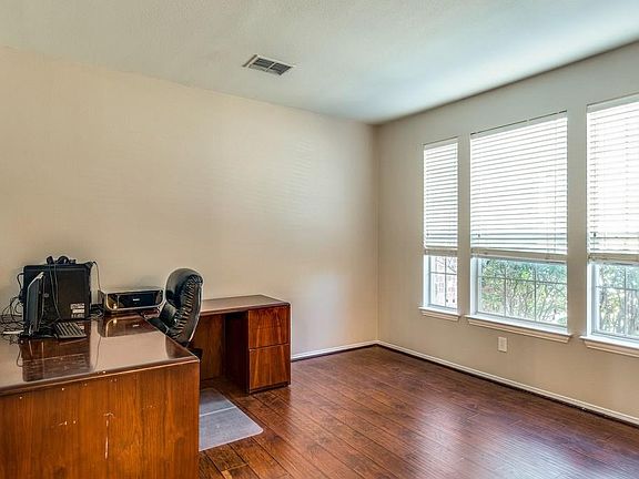 5th image of 5209 Forest Lawn Dr