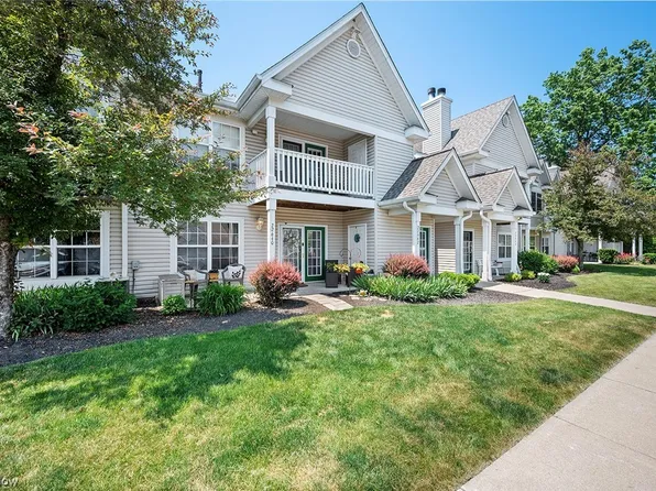 22640 Lenox Dr #215, Fairview Park, OH 44126