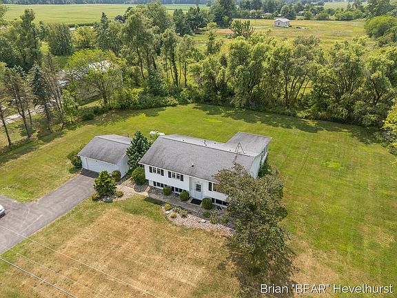 3rd image of 10015 Oneida Rd