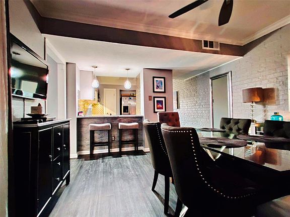 5th image of 703 Oakwood Trl