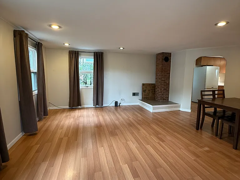 1131 NW 23rd St — Photo 5