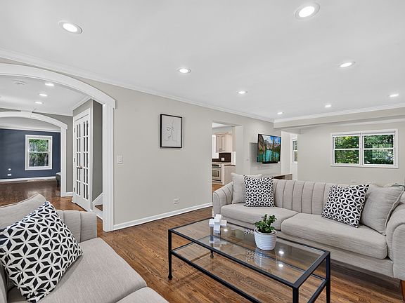 3rd image of 316 Fox Run Dr