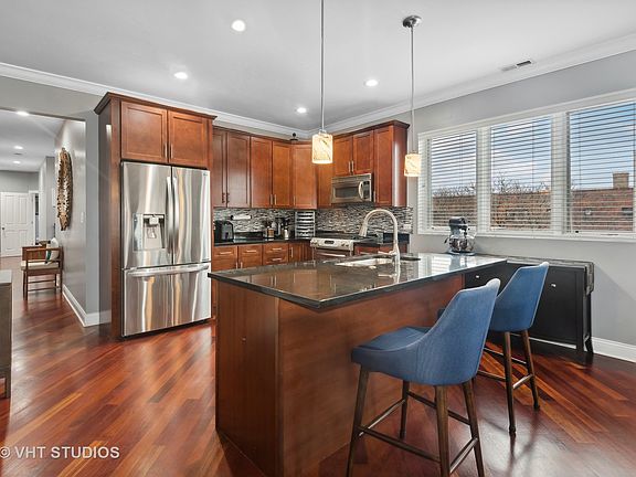 4th image of 4309 N Ashland Ave #3