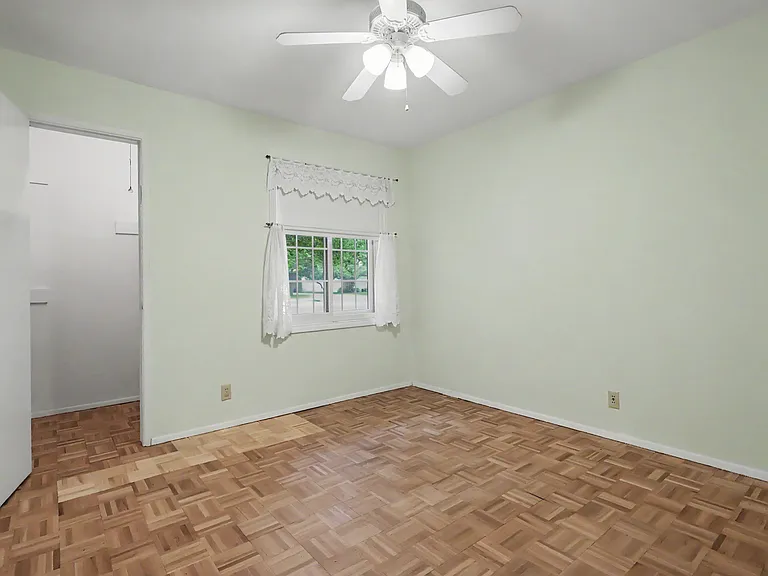 807 Edgefield Dr — Photo 14