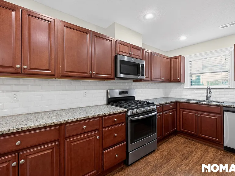 2088 E Custer Ln — Photo 16