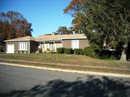 229 Colonial Dr photo 1