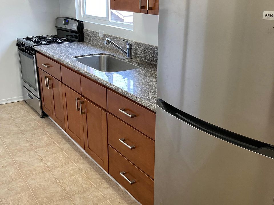 Brand New Stainless refrigerator, stove & oven with granite counters