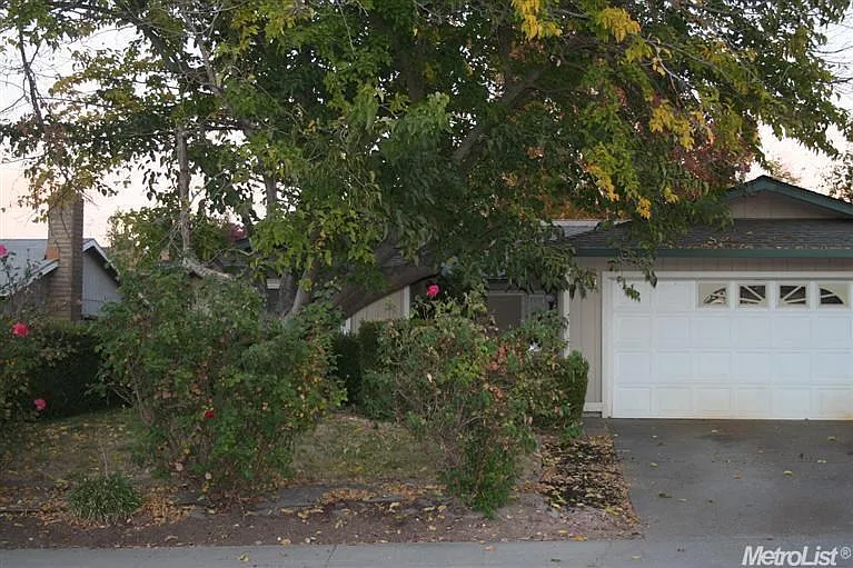 8056 Peppertree Way photo 1