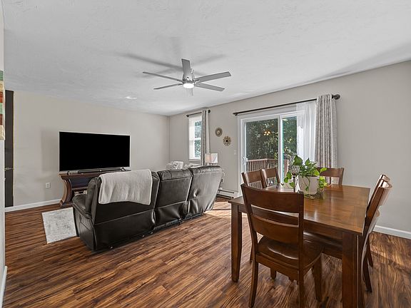 4th image of 11 Towle Dr