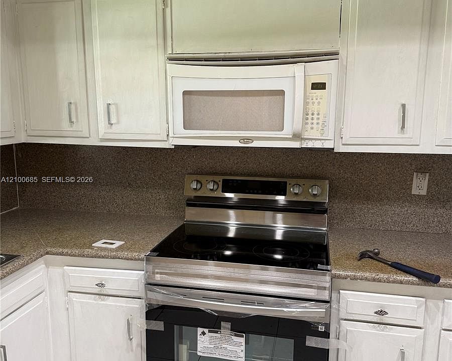 1st image of 1420 SW 28th Ave APT 6