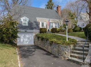 9 Essex Ct, Port Washington, NY 11050