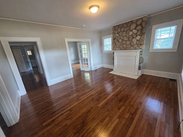 1346 Westbrook Plaza Dr — Photo 9