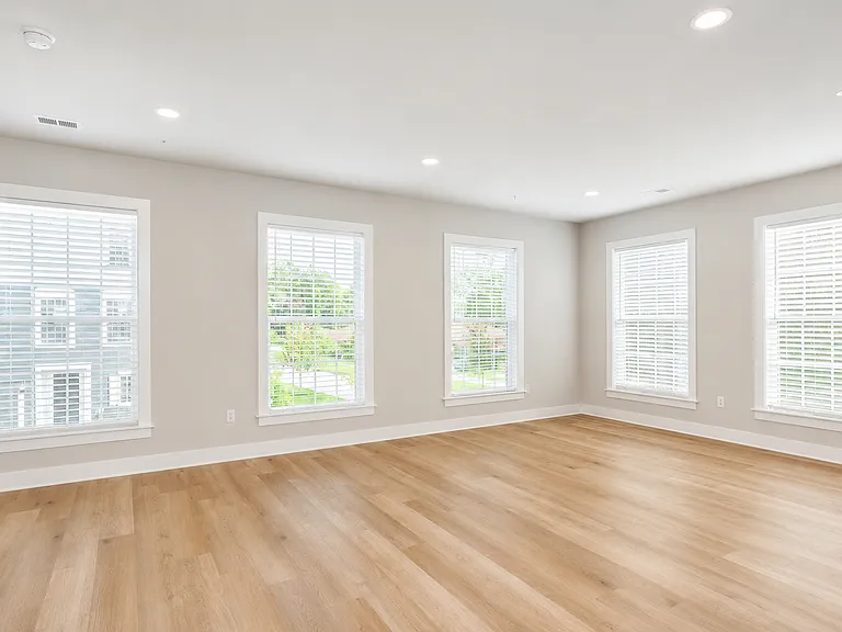 701 Halcyon Ln — Photo 4