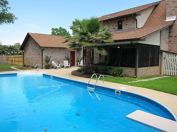 Pool with new liner, filter and pump