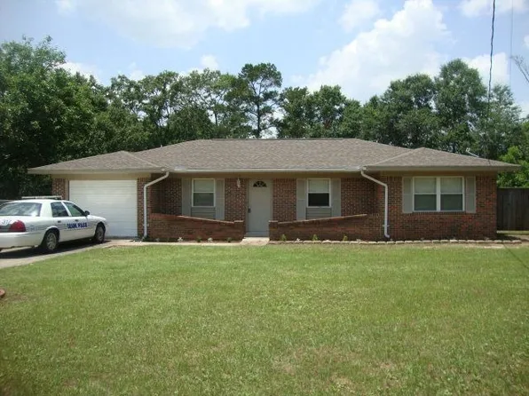 141 Maple Ct, Ozark, AL 36360