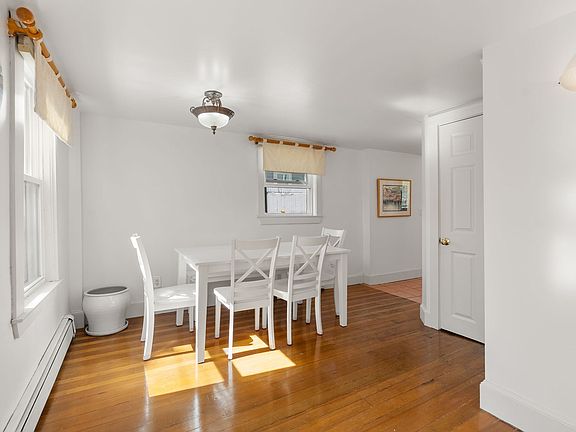 4th image of 8 Lewis Ct