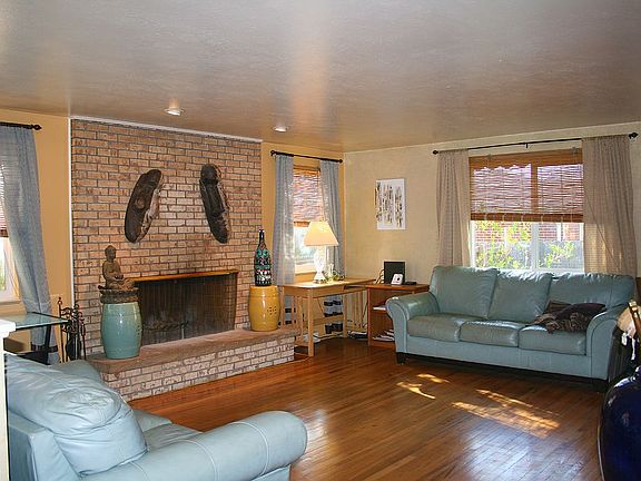 Hardwood floors in Liv Room