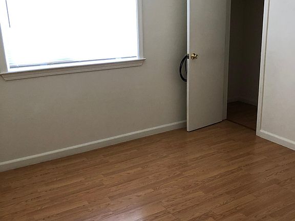 3rd image of 16054 Mateo St