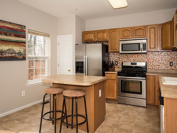 5th image of 246 Persimmon Cir