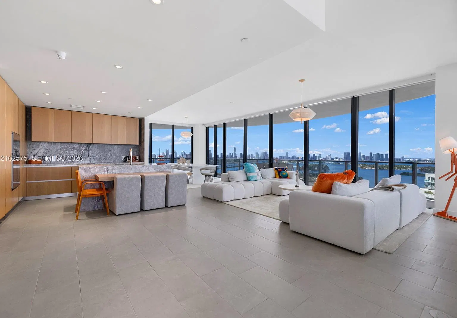 Five Park Residences — Photo 1