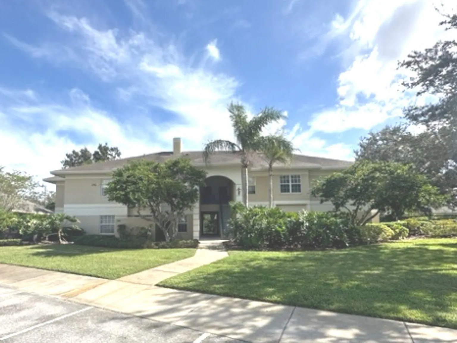 2 bed, 1017 sqft, $1,700 — Photo 1