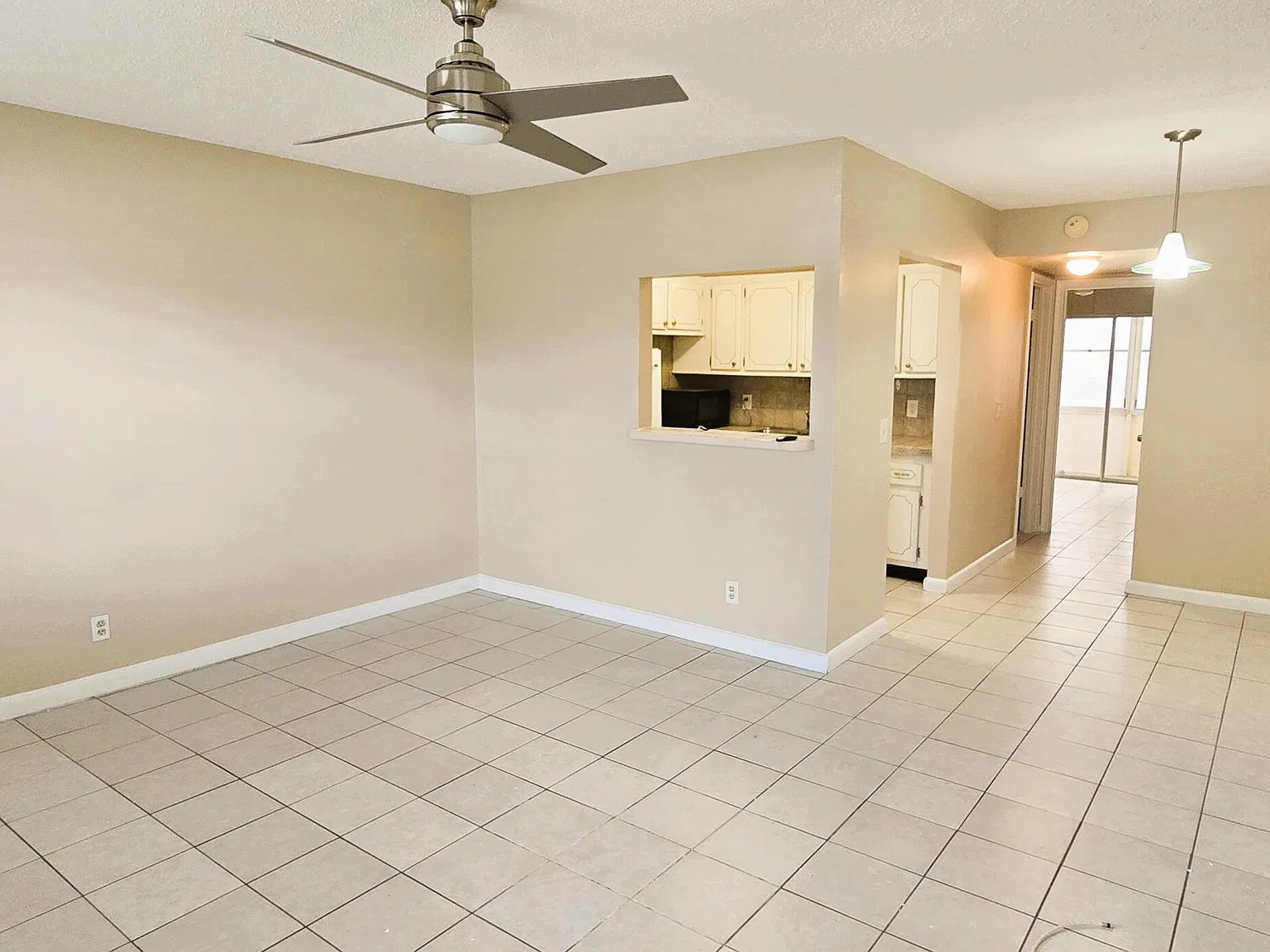 1 bed, 1.0 bath, 585 sqft, $1,375 — Photo 2