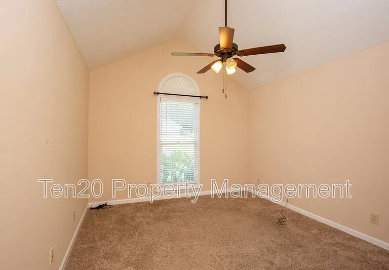 11 Leah Ct — Photo 2