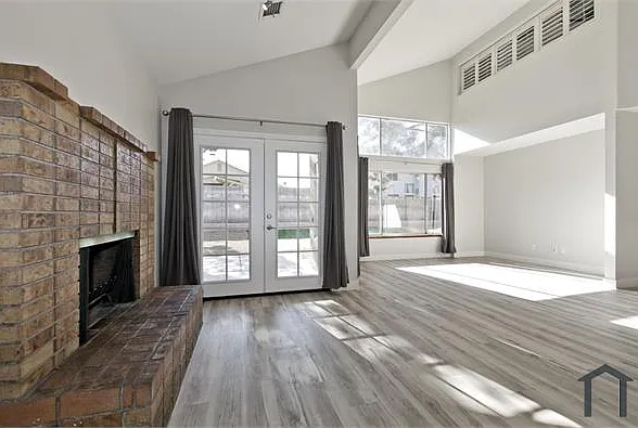 6 bed, 2200 sqft, $2,995 — Photo 2